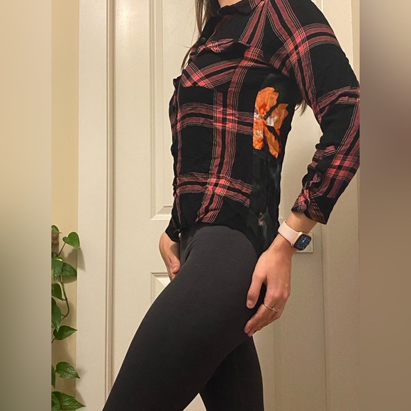 Guess Button Up Top - Small - Picture 4 of 5